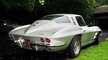 Chevrolet Corvette C2 Sting Ray gris 3/4 arrière droit