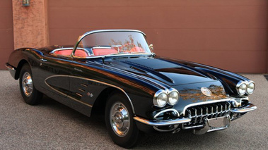 Corvette C1 noire 3/4 avant droit