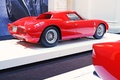 Ferrari 250 LM rouge 3/4 arrière droit
