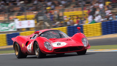 Ferrari 330 P4 rouge Le Mans Classic 2008 3/4 avant droit