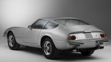 Ferrari 365 GTB 4 Daytona grise 3/4 arrière gauche