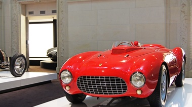 Ferrari 375 Plus rouge 3/4 avant gauche