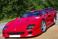 Ferrari F40 rouge 3/4 avant gauche penché