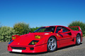 Ferrari F40 rouge 3/4 avant gauche penché