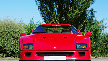 Ferrari F40 rouge face avant 3