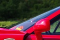 Ferrari F40 rouge logo aile debout