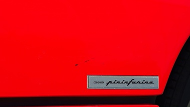 Ferrari F40 rouge logo Pininfarina