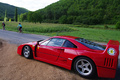 Ferrari F40 rouge profil penché
