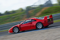 Ferrari F40 rouge Sport & Collection 2009 3/4 arrière gauche filé