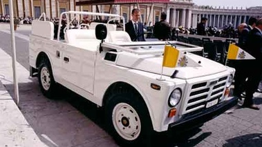 Fiat Campagnola, blanche, Papamobile, 3-4 avd