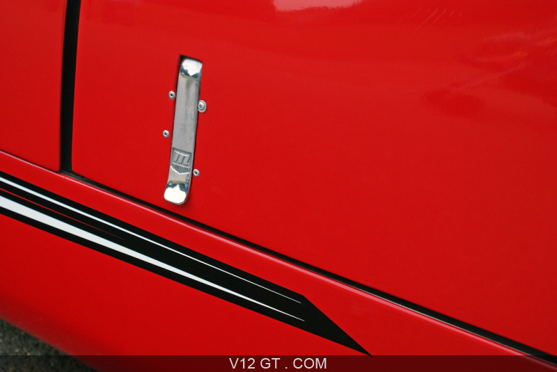 W110 - Page 31 Ford-GT40-MkIV-rouge-attache-capot-moteur-2_zoom
