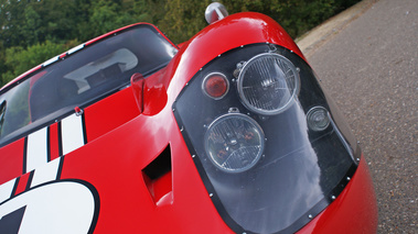 Ford GT40 MkIV rouge phare avant gauche