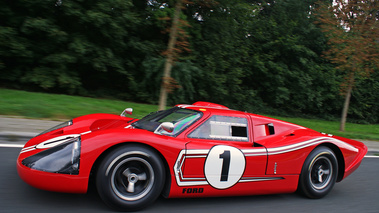 Ford GT40 MkIV rouge profil travelling penché