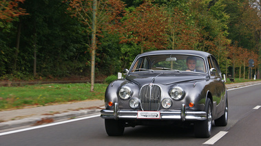 Jaguar MkII 3.8 anthracite 3/4 avant gauche travelling