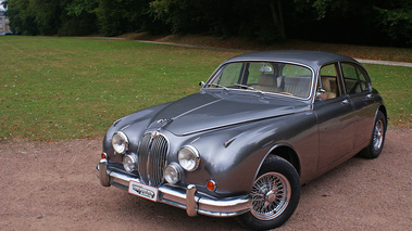 Jaguar MkII 3.8 anthracite 3/4 avant gauche