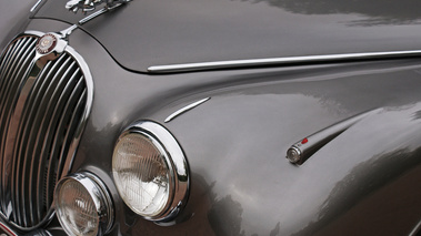 Jaguar MkII 3.8 anthracite feux avant gauche