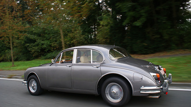 Jaguar MkII 3.8 anthracite profil travelling