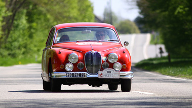 Jaguar MkII 3.8L rouge Tour Auto 2009 face avant