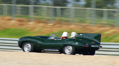 Jaguar Type D vert Sport & Collection 2009 3/4 arrière gauche filé