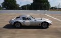 Jaguar Type E Low Drag gris Montlhéry profil travelling