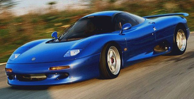 Jaguar XJR-15 Bleue 3/4 avant gauche dynamique