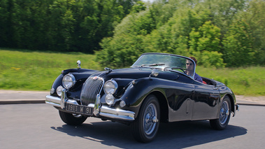 Jaguar XK150 Roadster noir 3/4 avant gauche traveling