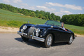 Jaguar XK150 Roadster noir rond-point 3/4 avant gauche