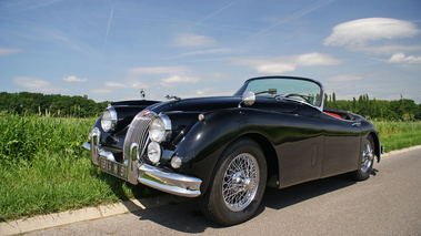 Jaguar XK150 Roadster noir route Arpajon 3/4 avant gauche