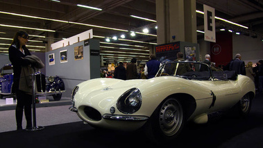 Jaguar XKSS blanc Retromobile 2009 3/4 avant gauche 2