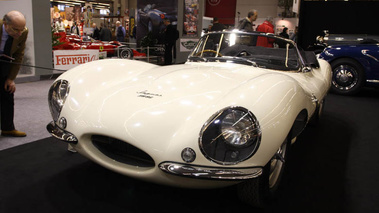 Jaguar XKSS blanc Retromobile 2009 3/4 avant gauche