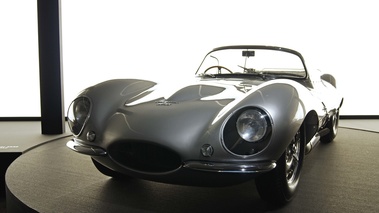 Jaguar XKSS gris 3/4 avant gauche