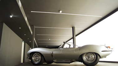 Jaguar XKSS gris profil