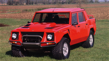 Lamborghini LM002 rouge 3/4 avant droit statique