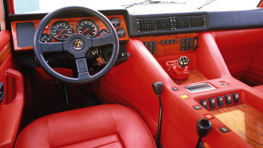 Lamborghini LM002 rouge intérieur 
