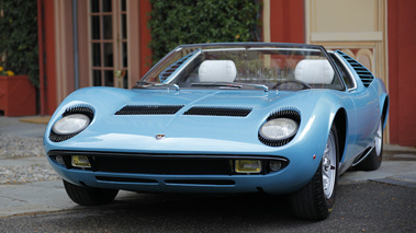 Lamborghini Miura bleu électrique, 3/4 avant gauche