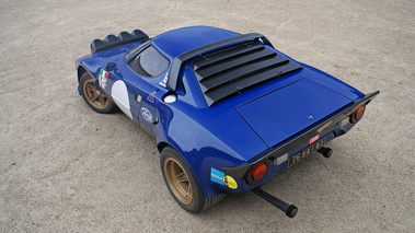 Lancia Stratos Gr.4 bleu Bruxelles 3/4 arrière gauche vue de haut