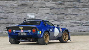 Lancia Stratos Gr.4 bleu Bruxelles filé 3/4 arrière droit