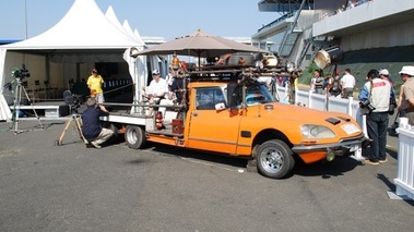 Citroën DS jaune, 3/4 avat drt, tournage