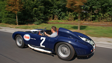 Maserati 450S bleu Bruxelles 3/4 arrière gauche travelling