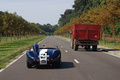 Maserati 450S bleu Bruxelles face arrière travelling