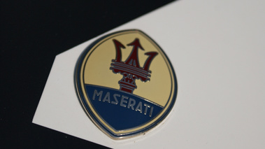 Maserati 450S bleu Bruxelles logo