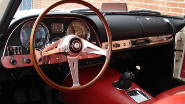Maserati 5000GT Blanche intérieur 