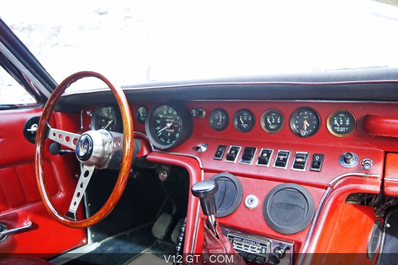 Maserati Ghibli noir tableau de bord / Maserati / Photos Classic / Les