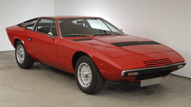 Maserati Khamsin rouge 3/4 avant droit