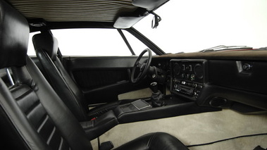 Maserati Khamsin rouge intérieur