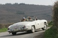 Mercedes 190 SL spider beige, action 3/4 arrière droit