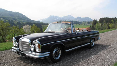 Mercedes 280SE 3.5 Convertible 3/4 avant gauche