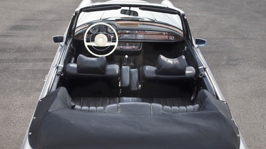 Mercedes 280SE 3.5 Convertible habitacle. 