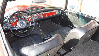 Mercedes 280SL Pagode rouge intérieur