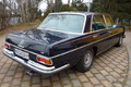 Mercedes 300 SEL 6.3 noir 3/4 arrière droit